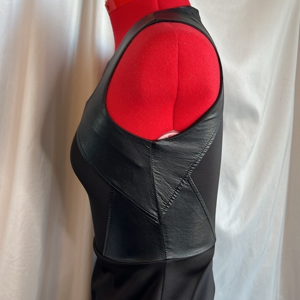 XS10 Suzy shein sleeveless leather like detailed dress - Picture 10 of 13